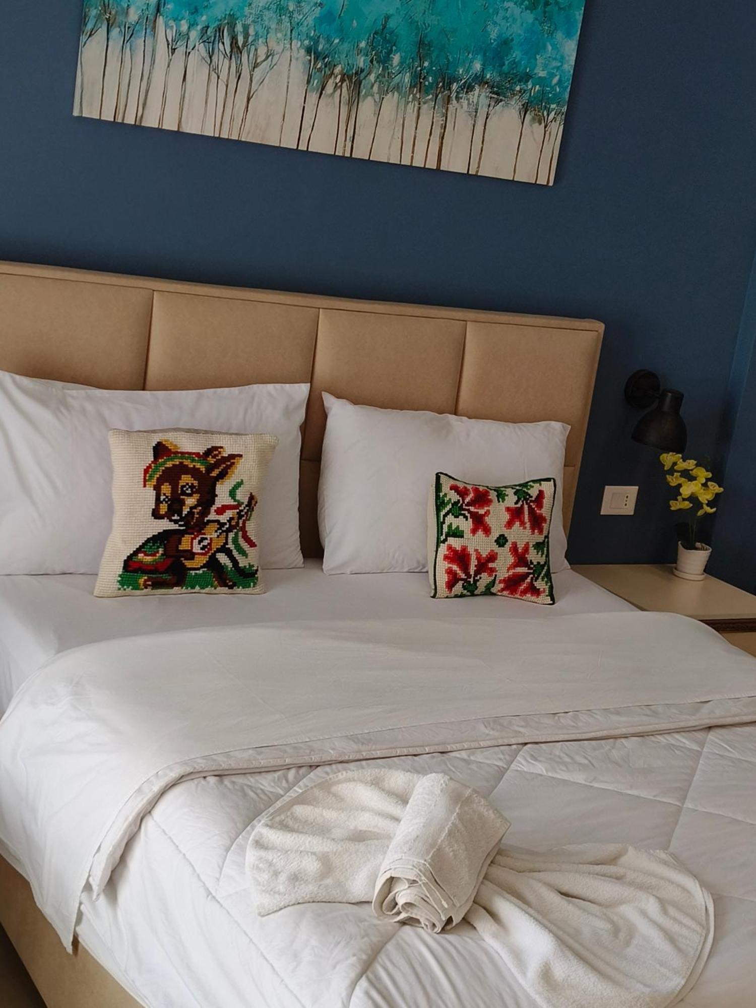 Ajilin Hotel Rooms Korce Bilik gambar