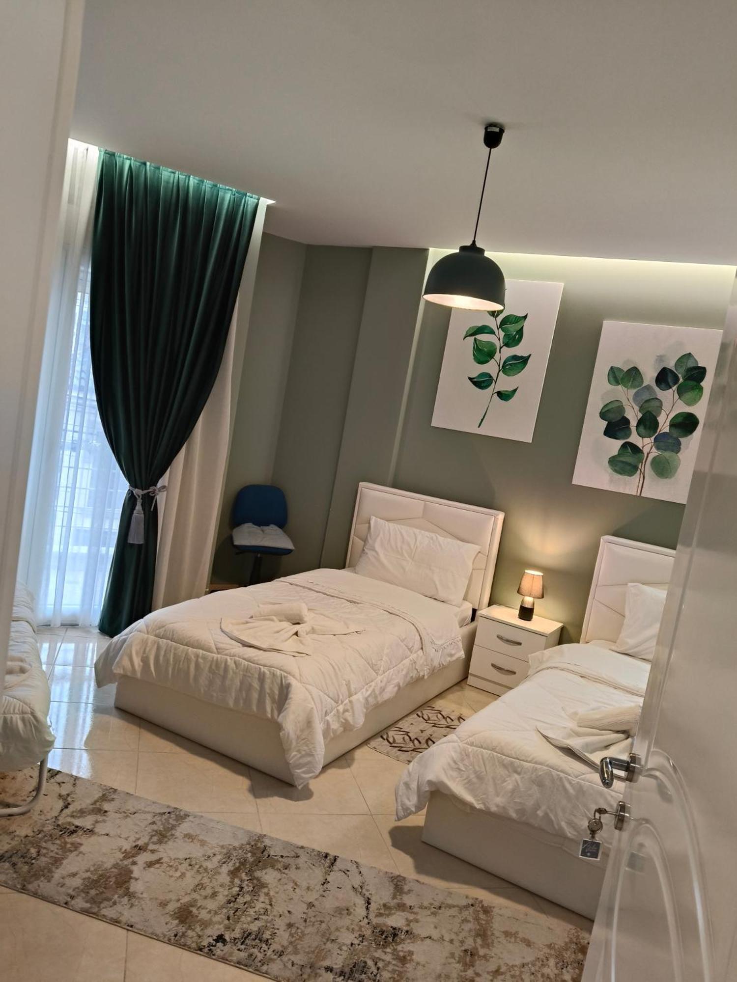 Ajilin Hotel Rooms Korce Bilik gambar
