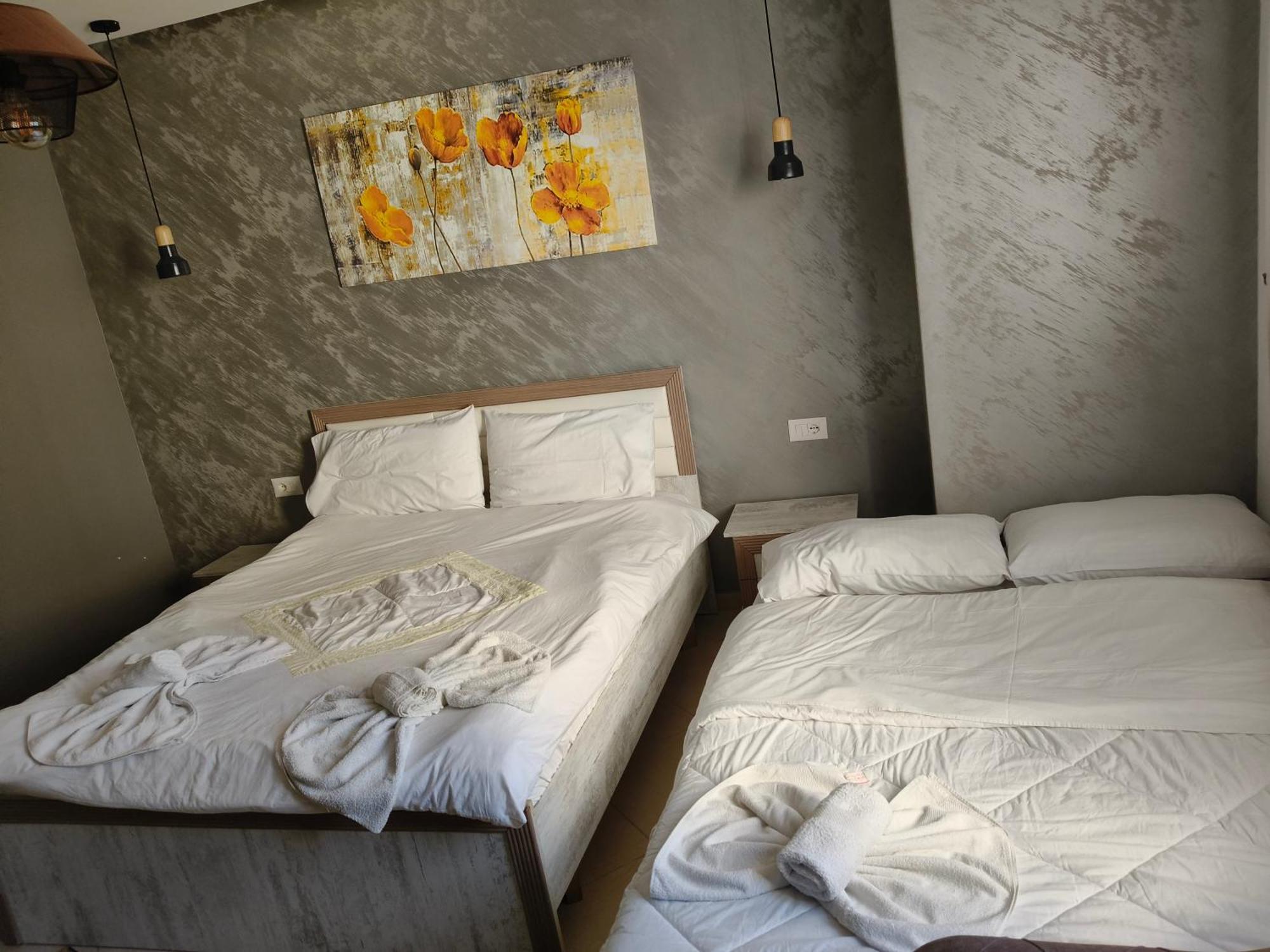 Ajilin Hotel Rooms Korce Bilik gambar