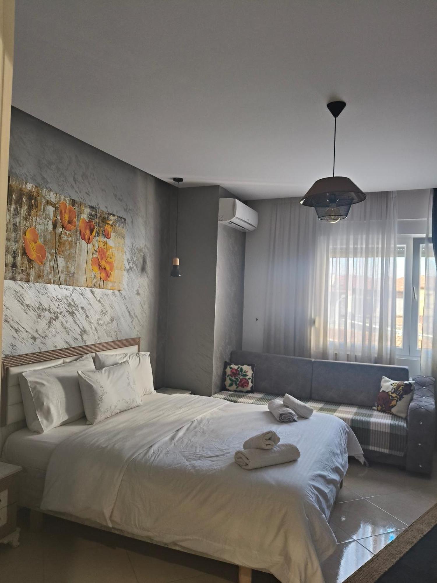Ajilin Hotel Rooms Korce Bilik gambar
