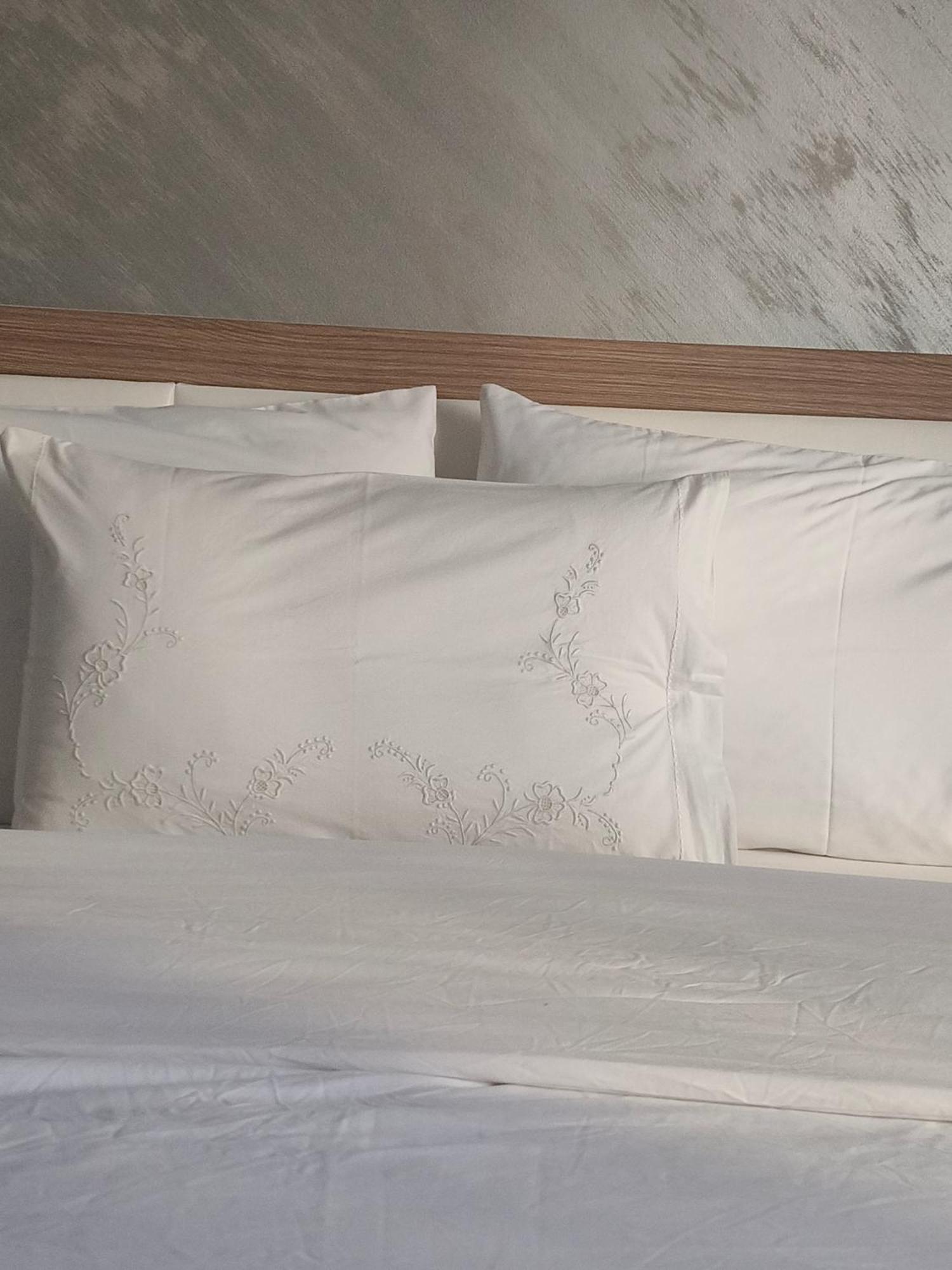 Ajilin Hotel Rooms Korce Bilik gambar