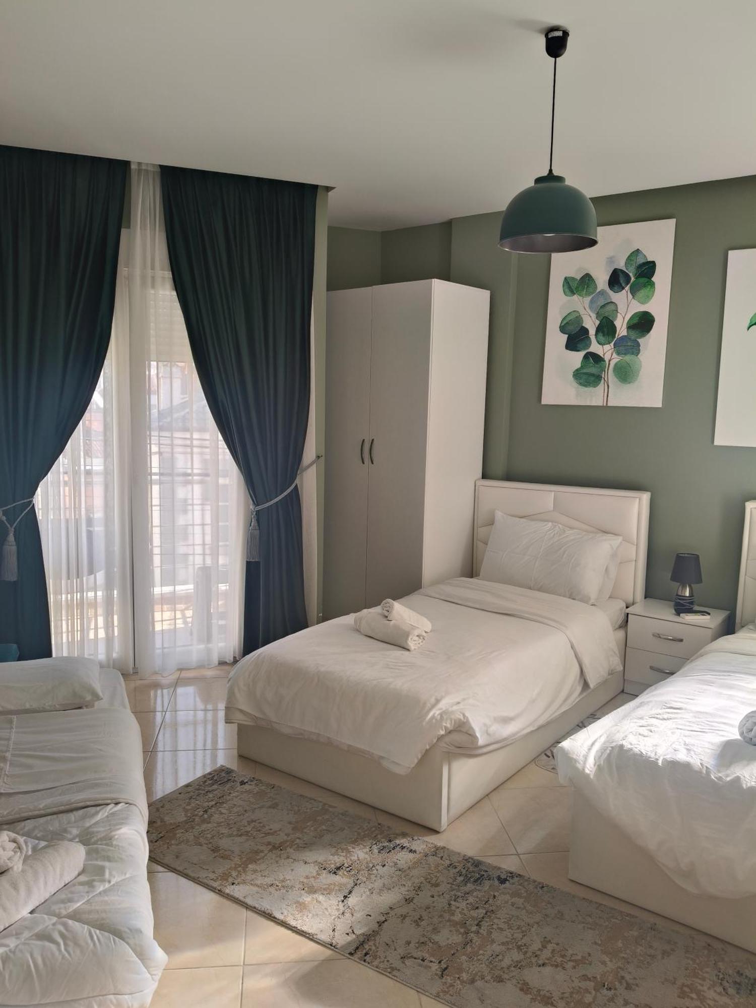 Ajilin Hotel Rooms Korce Bilik gambar